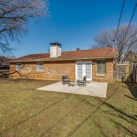 Centrally Located 3Br 2Ba - ! Denton Exterior photo
