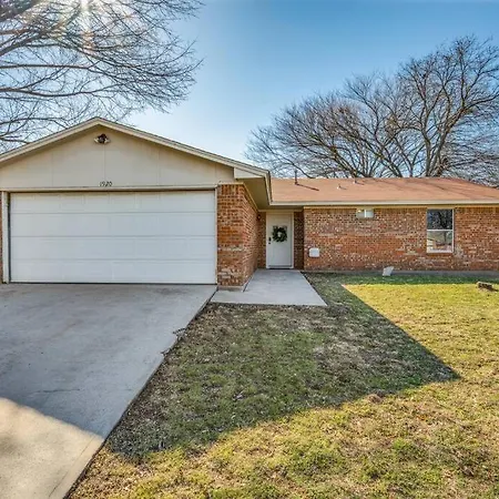 Centrally Located 3Br 2Ba - ! Denton Exterior photo