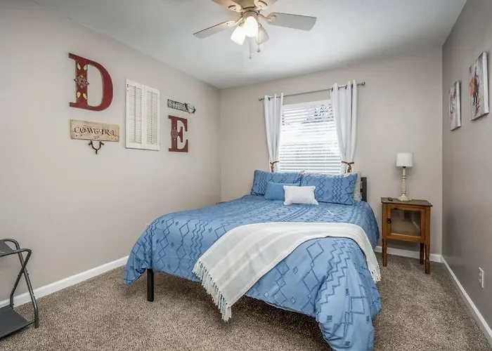 Centrally Located 3Br 2Ba - !
