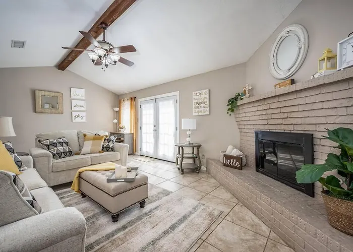 Centrally Located 3Br 2Ba - !