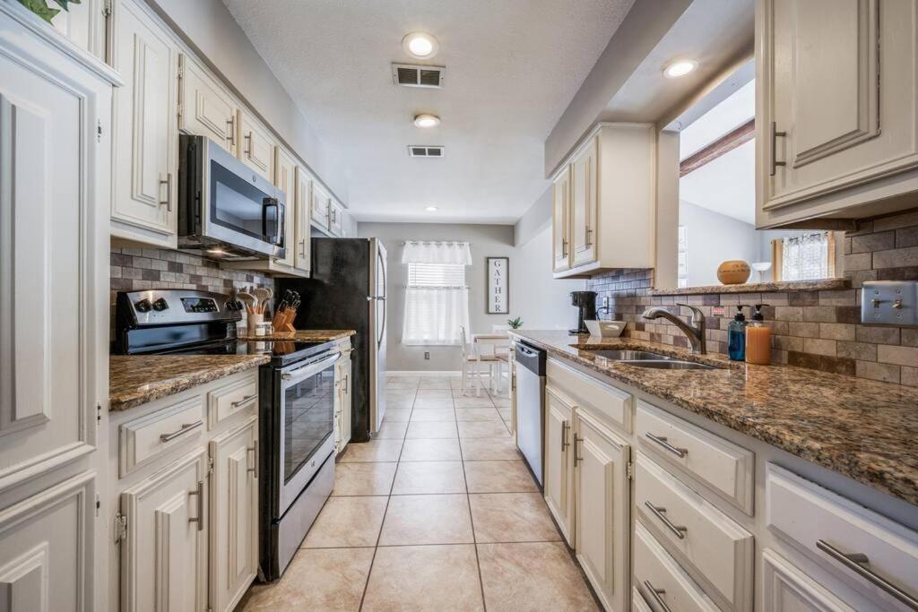Centrally Located 3br 2ba - !