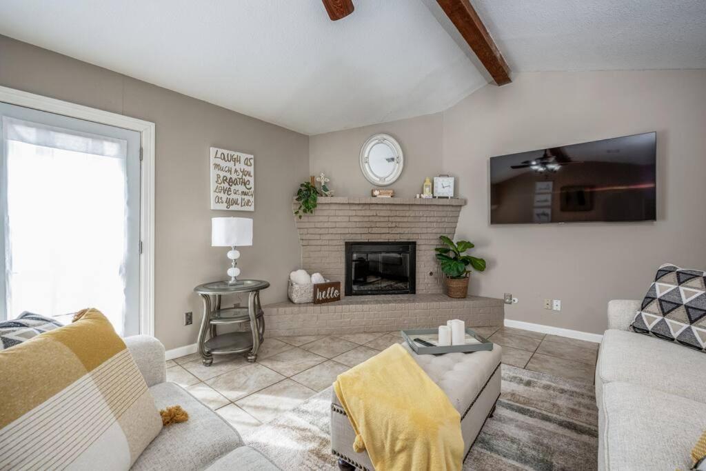 Holiday home Centrally Located 3br 2ba - ! Denton