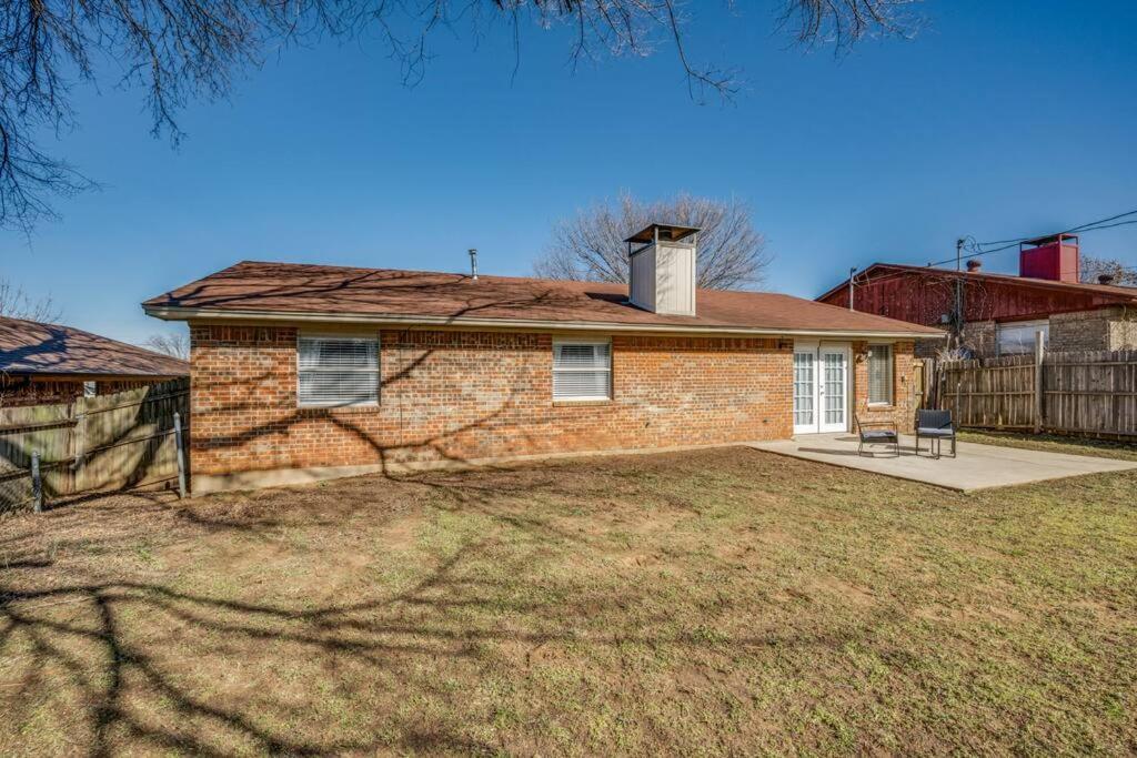 Holiday home Centrally Located 3br 2ba - !