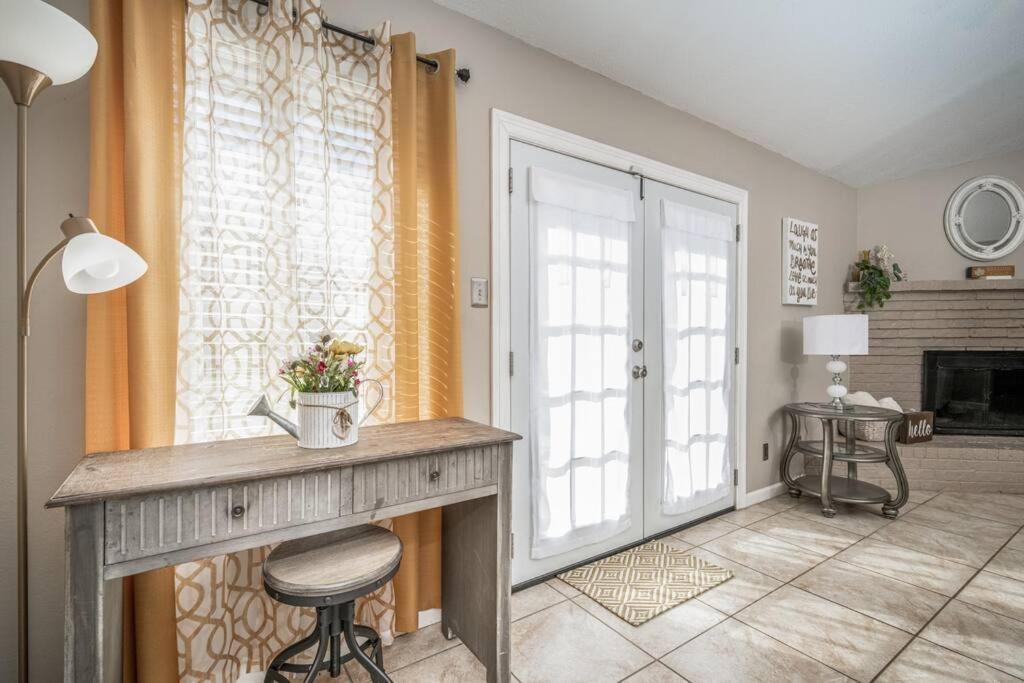 Centrally Located 3br 2ba - ! Denton