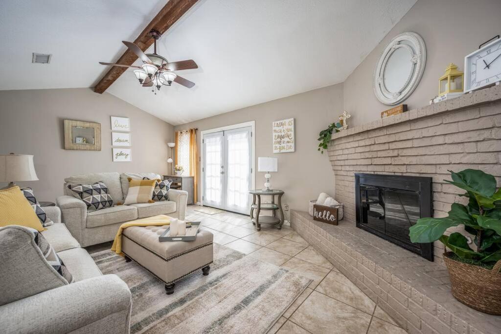 Centrally Located 3br 2ba - ! Holiday home