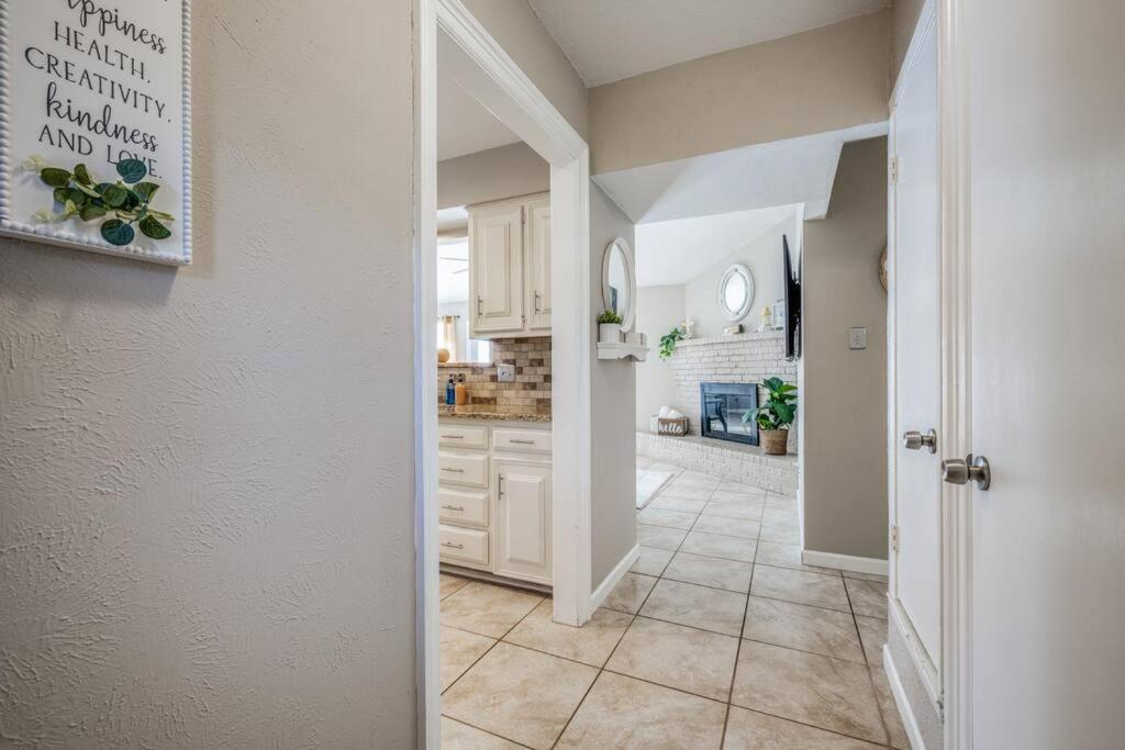 Centrally Located 3br 2ba - ! *